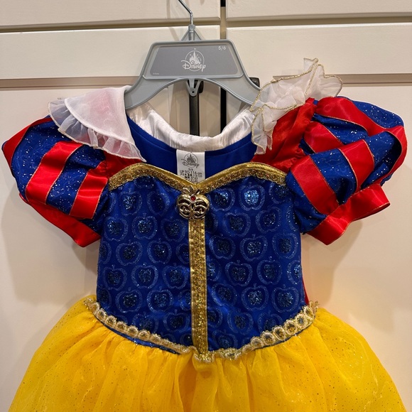 Disney Snow White Costume - Picture 2 of 4